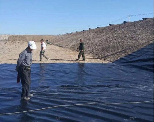 復合土工膜施工現(xiàn)場